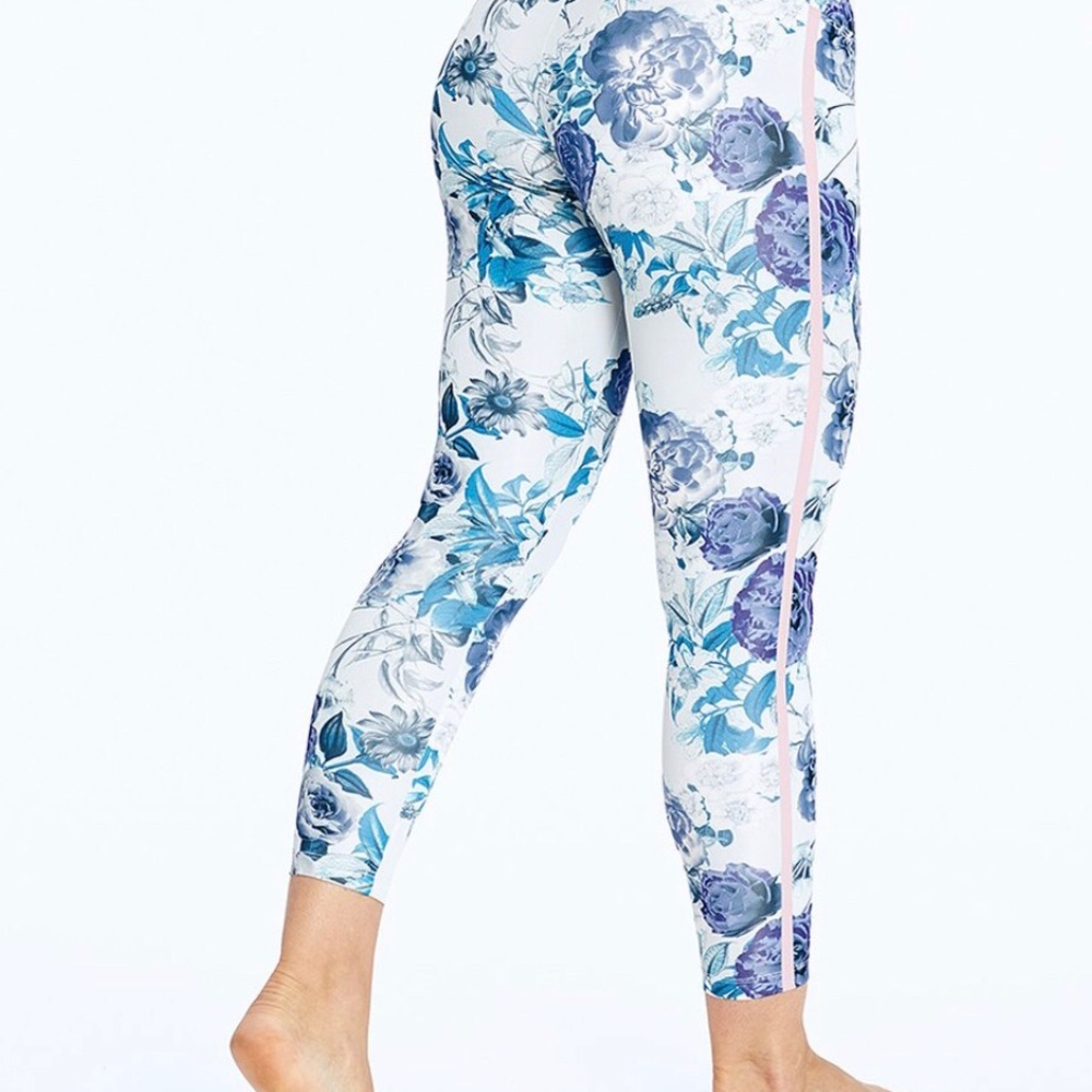 SALE: Stylish Accent High-Waist Leggings (Still in original package).